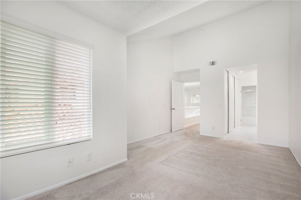 MLS #OC25225360 image #9