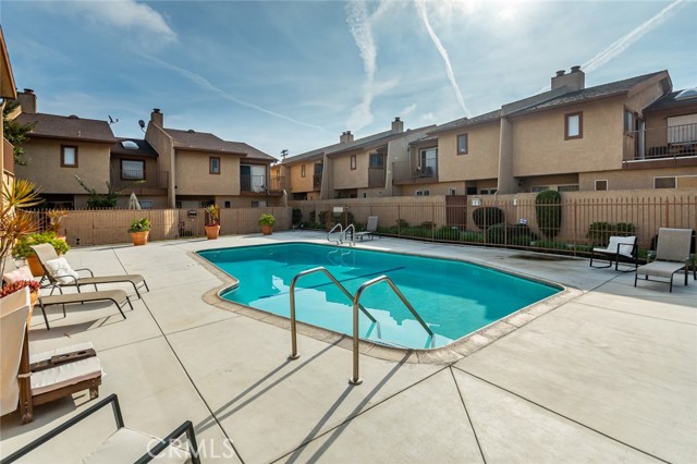 Detail Gallery Image 5 of 31 For 12421 Ramona, Hawthorne,  CA 90250 - 3 Beds | 3 Baths