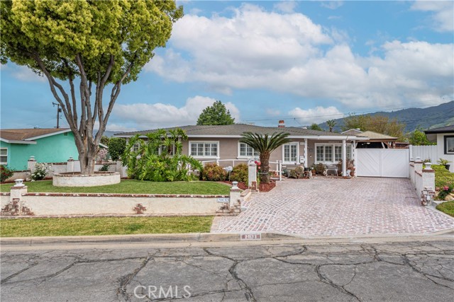 2033 E Duell Street, Glendora CA: https://media.crmls.org/medias/454cc8fc-ef9b-4fd3-bc8a-0a9ea81b6169.jpg