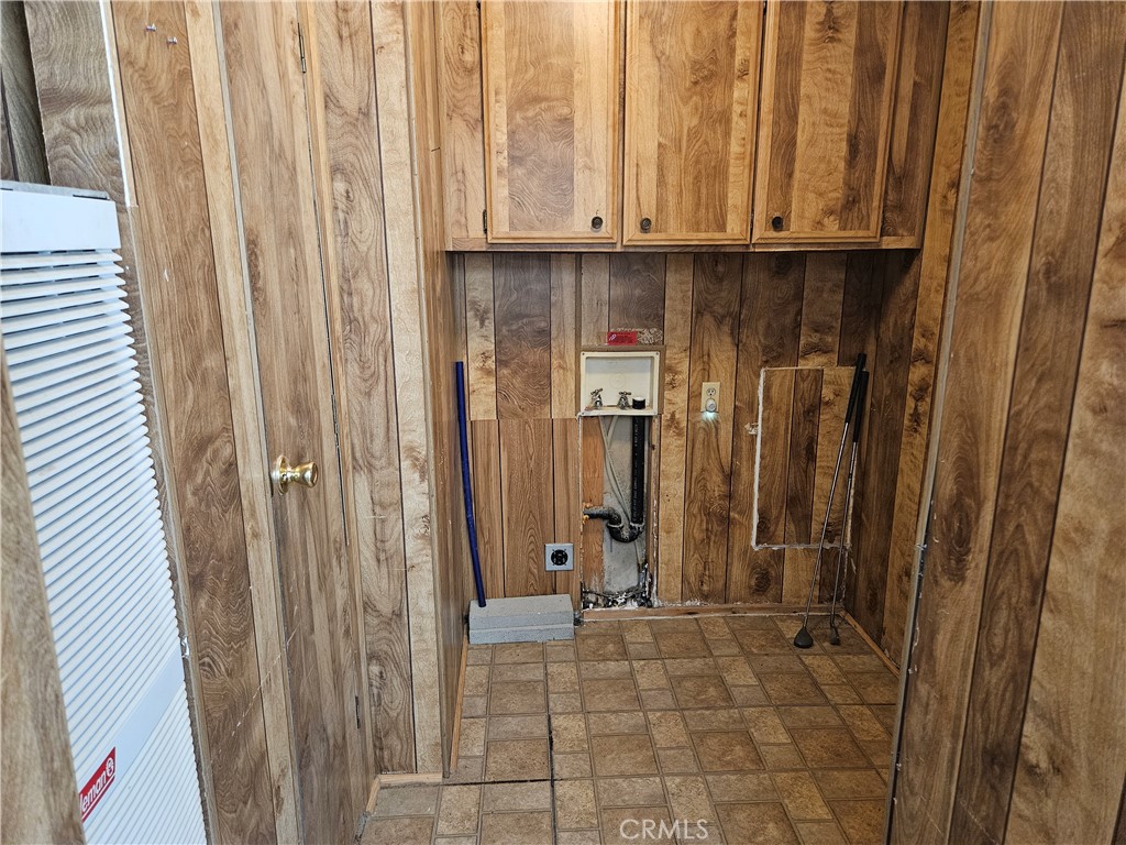 https://media.crmls.org/medias/454d1025-6ede-45a1-bd83-6682a98788a7.jpg?preset=X-Large