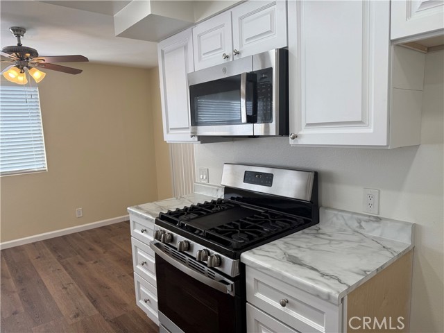 Detail Gallery Image 3 of 25 For 7305 Milwood Ave #7,  Canoga Park,  CA 91303 - 2 Beds | 1 Baths