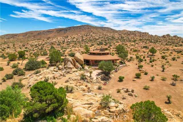 Detail Gallery Image 12 of 75 For 55290 Flying Tigers Rd, Pioneertown,  CA 92268 - 4 Beds | 3 Baths