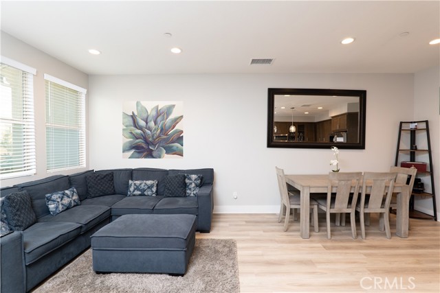 Detail Gallery Image 9 of 36 For 4260 Powell Way #115,  Corona,  CA 92883 - 3 Beds | 2/1 Baths