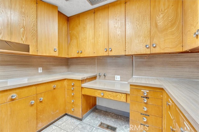  Commercial for Sale in Encino, California