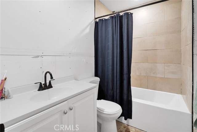 27818 Hummingbird Lane, Helendale CA: https://media.crmls.org/medias/45503ce5-db60-4022-b67d-2edadf70ee66.jpg