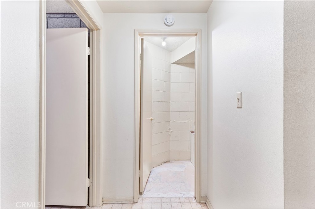 https://media.crmls.org/medias/4551073b-208a-4f9e-994d-41389a3ac324.jpg?preset=X-Large