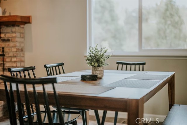 51259 Bon Veu Drive, Oakhurst CA: https://media.crmls.org/medias/4552c2fe-02b2-42c8-85df-7ab1d94262db.jpg