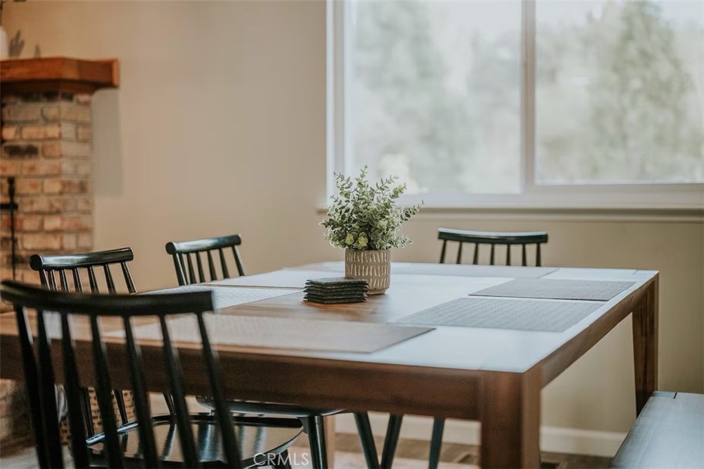 https://media.crmls.org/medias/4552c2fe-02b2-42c8-85df-7ab1d94262db.jpg?preset=X-Large