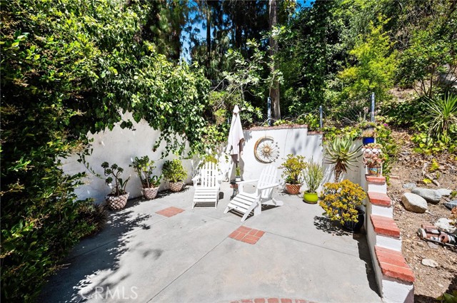 17034 Escalon Drive, Encino CA: https://media.crmls.org/medias/4552d059-ada3-42d3-acef-eb8551ac207d.jpg