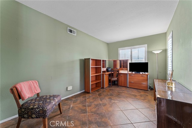 22939 Raintree Lane, Saugus CA: https://media.crmls.org/medias/45535908-82dc-446f-9235-111859ecfcd7.jpg