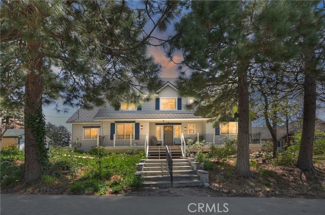 Detail Gallery Image 2 of 54 For 27513 St Bernard Ln, Lake Arrowhead,  CA 92352 - 5 Beds | 3 Baths