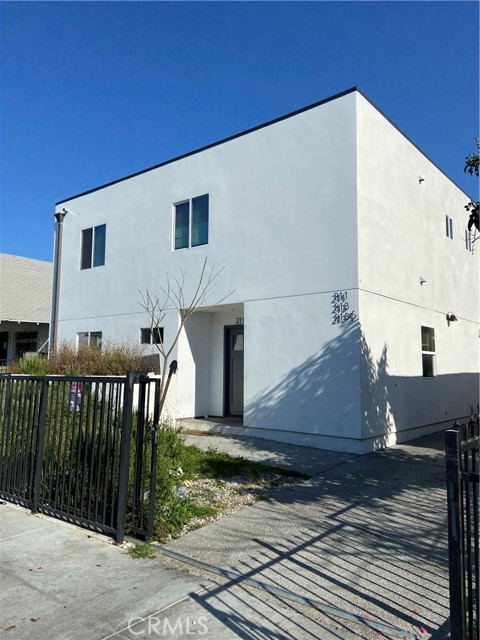 211 W 43rd Street #3, Los Angeles, CA, 90037 211 W 43rd Street #3, Los Angeles, CA, 90037