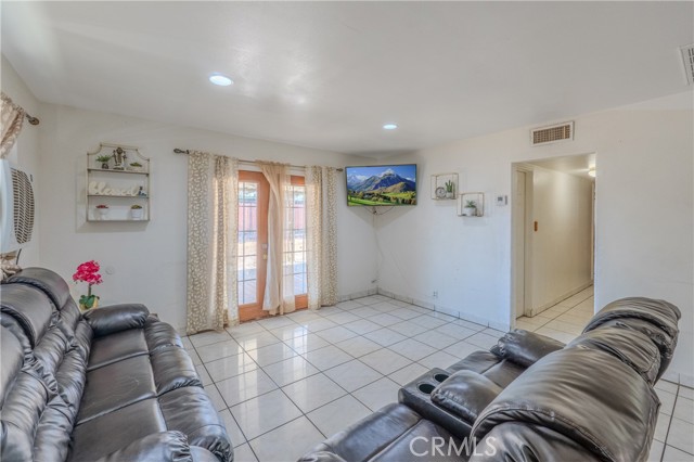 Detail Gallery Image 13 of 33 For 16131 Colina St, Victorville,  CA 92395 - 3 Beds | 2 Baths