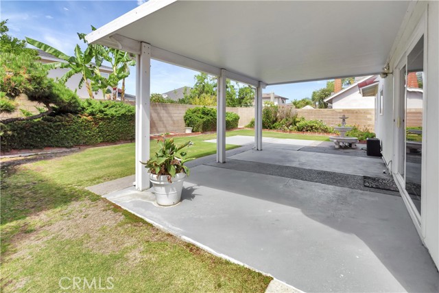 21201 Binghampton Circle, Huntington Beach CA: https://media.crmls.org/medias/45557fb3-de30-4090-8482-97a3241a7321.jpg