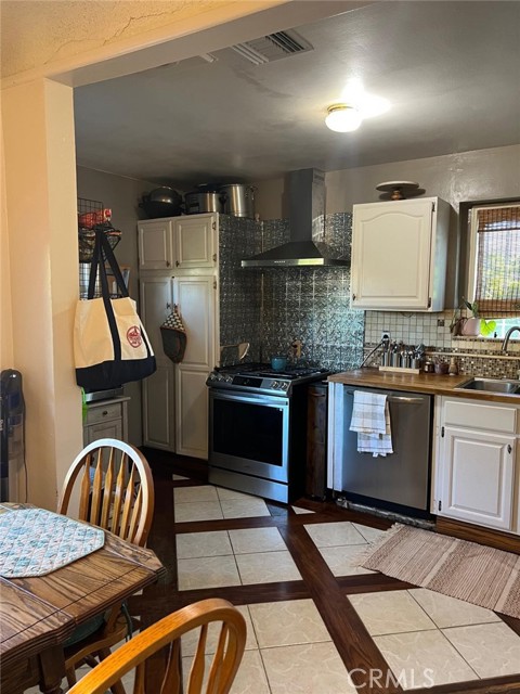 9312 Garden View Avenue, South Gate CA: https://media.crmls.org/medias/45562475-aad6-4fcd-b71c-76b9c47c5958.jpg