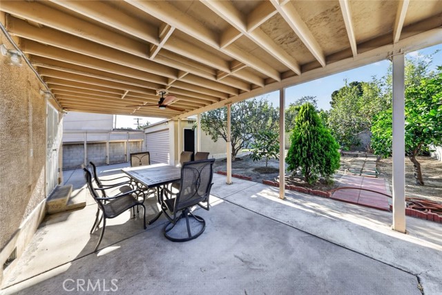 11407 Delano photo 44