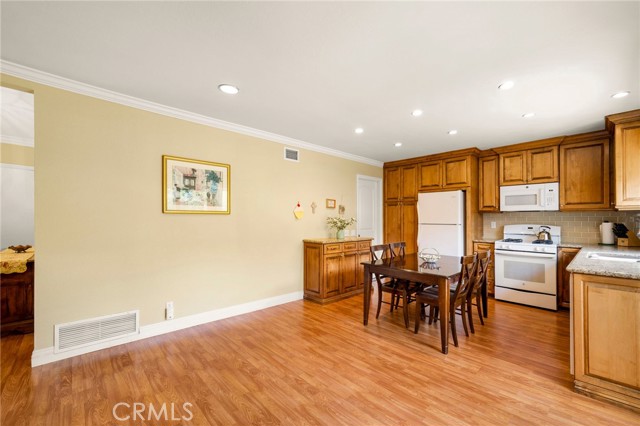 Image 9 of 34 For 26461 Via Lara