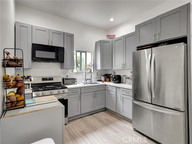 Detail Gallery Image 23 of 36 For 614 E 23rd, Los Angeles,  CA 90011 - 4 Beds | 2/1 Baths