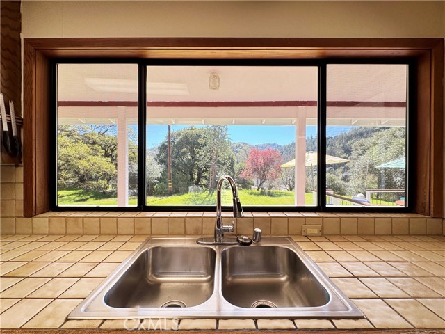 Detail Gallery Image 16 of 75 For 1800 Boonville Rd, Ukiah,  CA 95482 - 5 Beds | 4/1 Baths