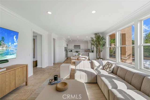 2 Agostino, Newport Coast CA: https://media.crmls.org/medias/455d6f28-c1e5-4351-828e-650cd1b59873.jpg