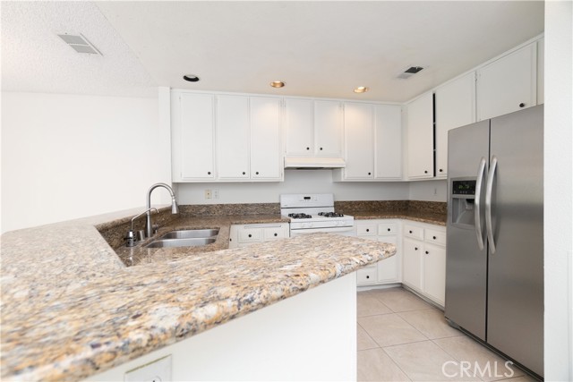 Detail Gallery Image 13 of 43 For 1150 San Marino Ct #103,  Corona,  CA 92881 - 3 Beds | 2/1 Baths