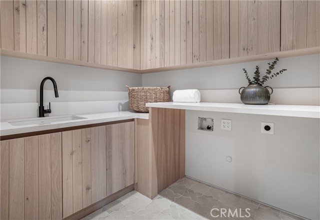 Detail Gallery Image 29 of 34 For 4830 Valjean Ave, Encino,  CA 91436 - 5 Beds | 5/1 Baths