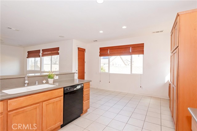 Detail Gallery Image 13 of 47 For 3147 Kildare, Lancaster,  CA 93536 - 3 Beds | 3 Baths