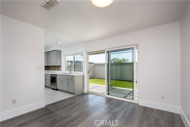 11263 Knott Avenue, Cypress CA: https://media.crmls.org/medias/455fdb0a-1462-437e-88a0-88c260e22b54.jpg