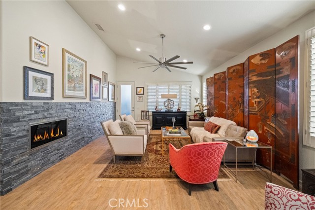 40070 Corte Fortuna, Murrieta CA: https://media.crmls.org/medias/45625777-7f36-4029-8203-8bff6a316e31.jpg