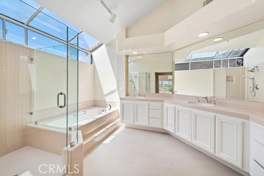 18 Beaconsfield, Rancho Santa Margarita CA: https://media.crmls.org/medias/45630a65-1366-4753-a9d5-7cbf136fcfba.jpg