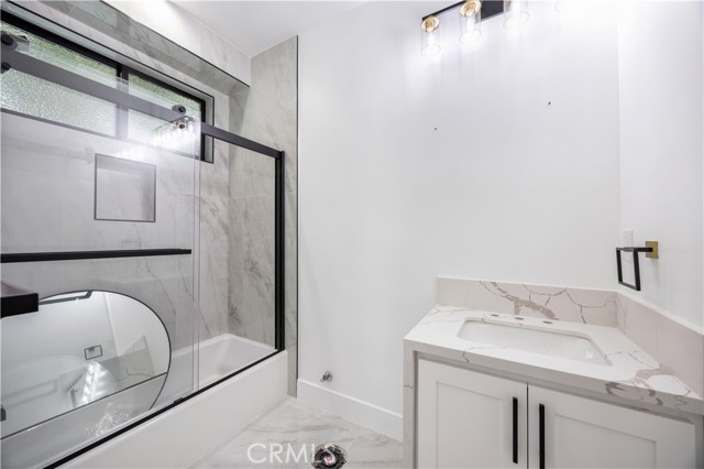 926 17th St, Hermosa Beach CA: https://media.crmls.org/medias/4563db6e-455c-4a29-be9a-aefe586b6390.jpg