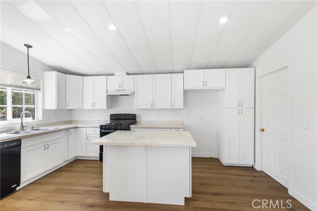 Detail Gallery Image 10 of 36 For 10220 Wrangler Way, Corona,  CA 92883 - 3 Beds | 2 Baths