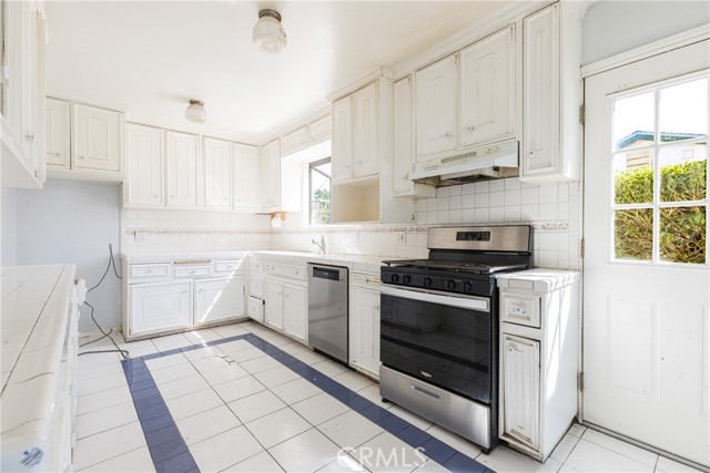 Detail Gallery Image 13 of 48 For 17149 Donmetz, Granada Hills,  CA 91344 - 4 Beds | 2 Baths