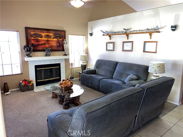 8751 Rosebay Court, Riverside CA: https://media.crmls.org/medias/45651e6b-b0ce-4f3c-bc79-188a8aad2d86.jpg