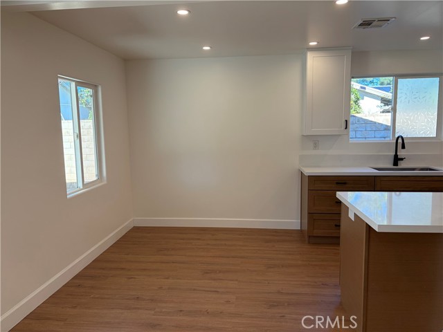 Detail Gallery Image 5 of 22 For 7101 Fallbrook Ave, West Hills,  CA 91307 - 4 Beds | 3 Baths