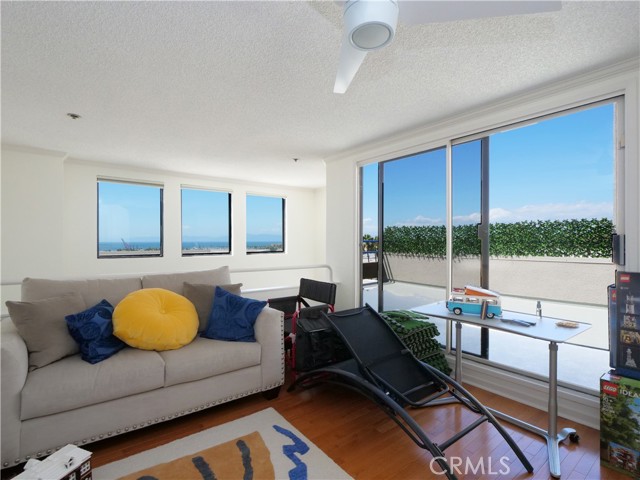Detail Gallery Image 23 of 35 For 520 the Village #408,  Redondo Beach,  CA 90277 - 3 Beds | 2 Baths