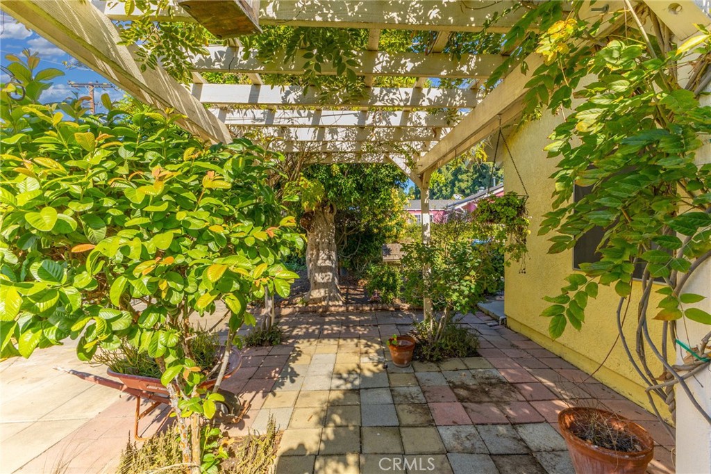 https://media.crmls.org/medias/45679a7a-31aa-4f6f-96e3-2697daf64a70.jpg?preset=X-Large