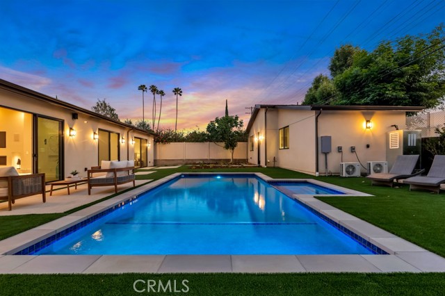 Detail Gallery Image 9 of 46 For 4801 Abbeyville Ave, Woodland Hills,  CA 91364 - 5 Beds | 5/2 Baths