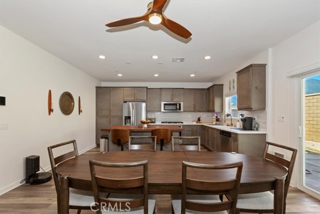 Detail Gallery Image 10 of 44 For 15816 Parry Peak, Fontana,  CA 92336 - 4 Beds | 3/1 Baths