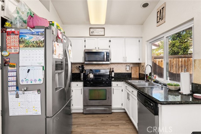 Detail Gallery Image 10 of 31 For 11355 Larchwood, Fontana,  CA 92337 - 3 Beds | 2 Baths