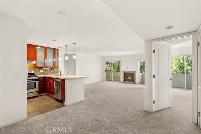 Detail Gallery Image 5 of 15 For 4702 Fulton Ave #202,  Sherman Oaks,  CA 91423 - 2 Beds | 2 Baths