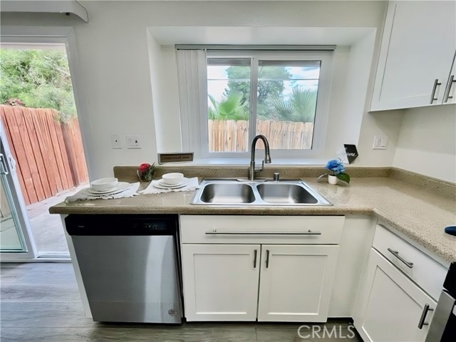 Image 19 of 28 For 79400 Avenue 42  B