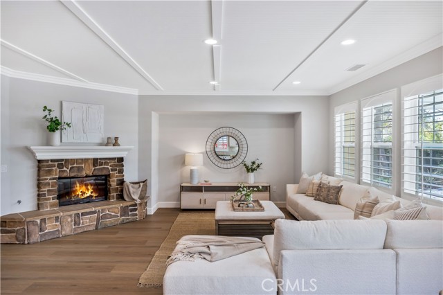 9 Whitford, Irvine CA: https://media.crmls.org/medias/456d4632-873a-48b9-b16b-292c99785715.jpg