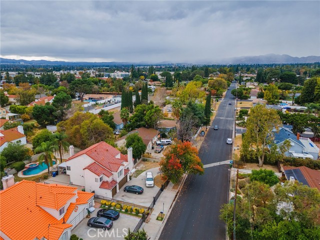 Detail Gallery Image 30 of 32 For 18220 Superior St, Northridge,  CA 91325 - 4 Beds | 2 Baths