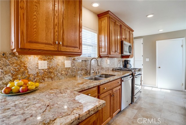 851 W Hamilton Avenue, San Pedro CA: https://media.crmls.org/medias/456eb30c-4b90-47a8-aed7-6b638067bff9.jpg