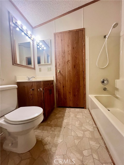 24600 Mountain Ave, Hemet CA: https://media.crmls.org/medias/4570078b-eddb-4ecd-9477-f77837b81101.jpg