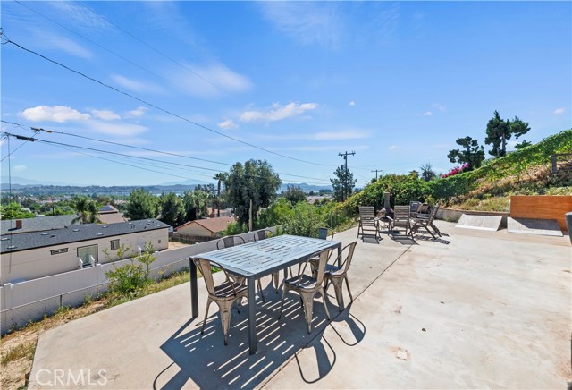 15160 Darnell Drive, Lake Elsinore CA: https://media.crmls.org/medias/457074d0-80c0-4a6d-a90c-ced0c3cf3a49.jpg