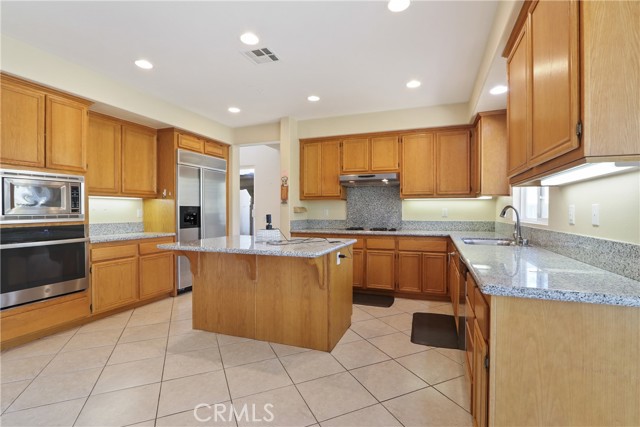 Detail Gallery Image 6 of 20 For 17384 Blue Ridge Ct, Riverside,  CA 92503 - 5 Beds | 2/2 Baths