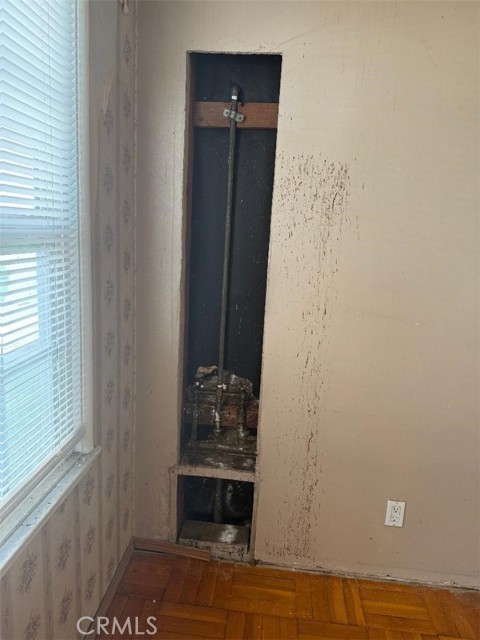 Detail Gallery Image 9 of 12 For 10623 Orr and Day Rd, Santa Fe Springs,  CA 90670 - 3 Beds | 1 Baths