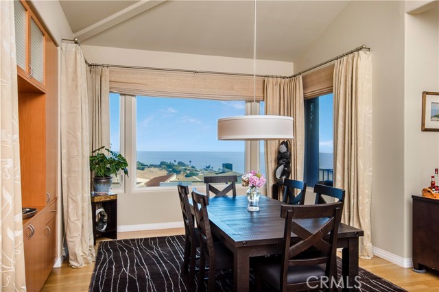 Detail Gallery Image 11 of 44 For 1598 Skyline Dr, Laguna Beach,  CA 92651 - 3 Beds | 3/1 Baths